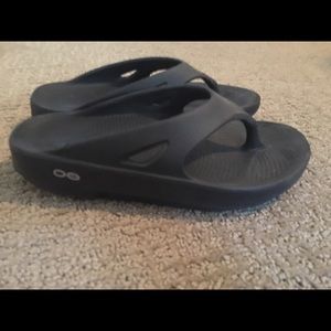 Oofos Size 5 Sandals